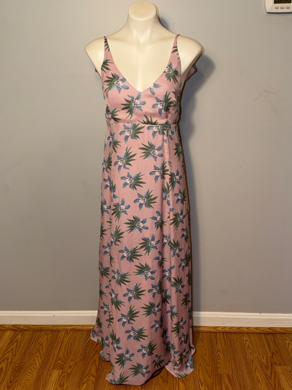 Cupcakes and Cashmere ladies floral print sleeveless lavender maxi dress. Med.